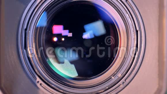 摄像机内部镜头近距离放大过程视频的预览图