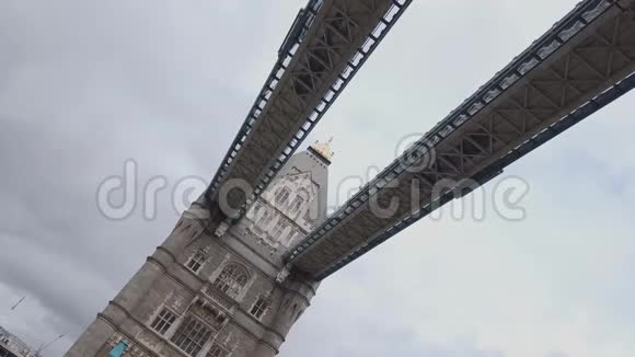 伦敦塔桥的广角景观视频的预览图