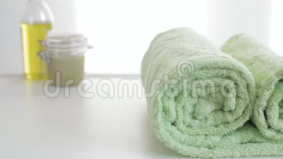 绿色卷毛巾视频的预览图
