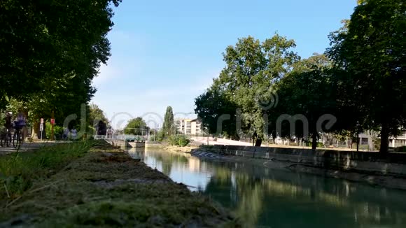 运河在兰斯在法国视频的预览图
