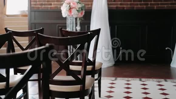 外报名参加婚礼精美椅子视频的预览图