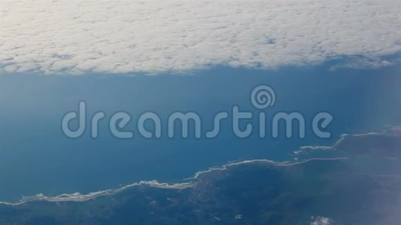 葡萄牙航空景观从舷窗看视频的预览图
