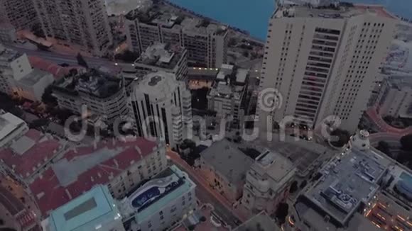 蒙特卡洛和摩纳哥城市夏季法国海镇4D无人驾驶飞机夜间飞行视频的预览图