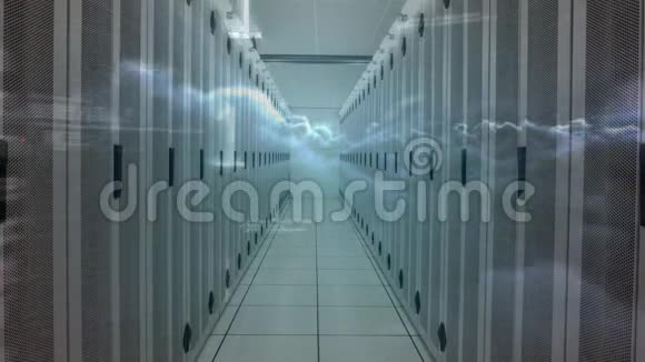 数据服务器机房和二进制数代码视频的预览图