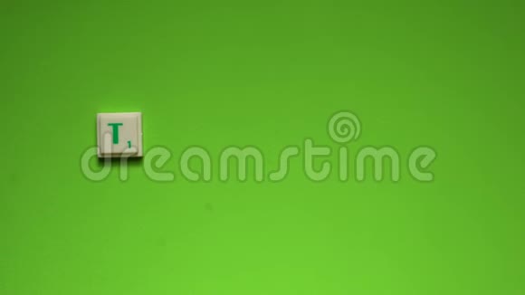 创建的单词星期二绿色背景下的字母视频的预览图