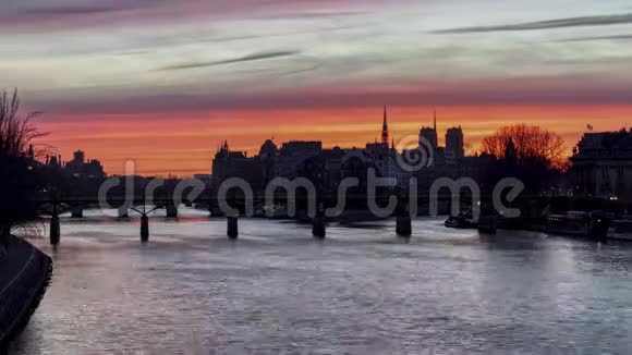 时间推移冬天的太阳升起巴黎视频的预览图