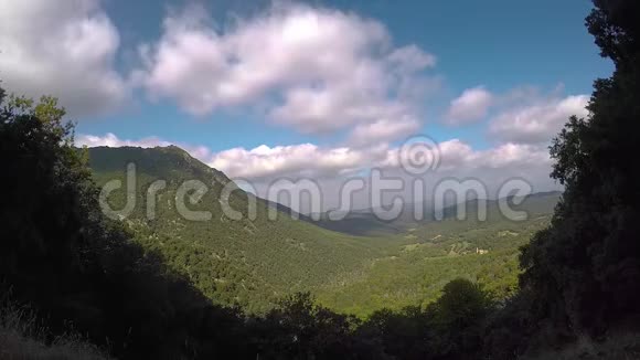 在Villadrau村附近的西班牙蒙森尼山时间流逝视频的预览图