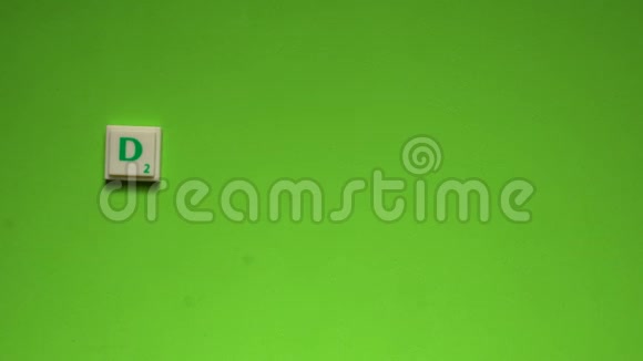 创建的十二月字绿色背景上的字母视频的预览图