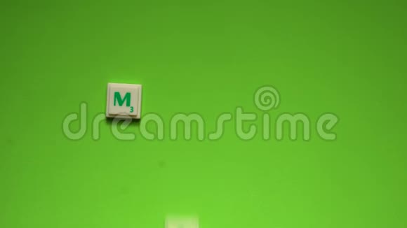创建了三月的单词绿色背景上的字母视频的预览图