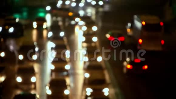夜间交通大城市的高速公路视频的预览图