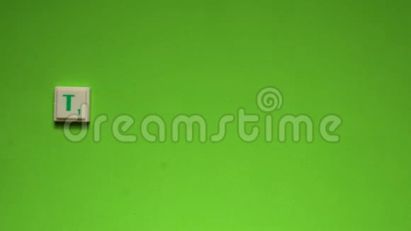 创建的单词星期四绿色背景的字母视频的预览图