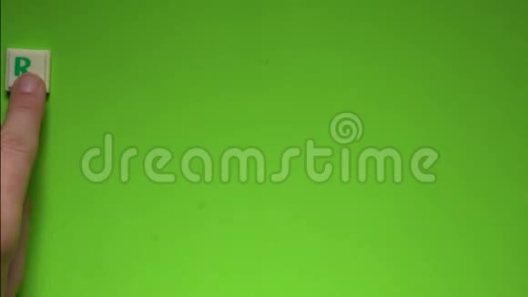 绿色背景上的字母创建关系目标的单词视频的预览图