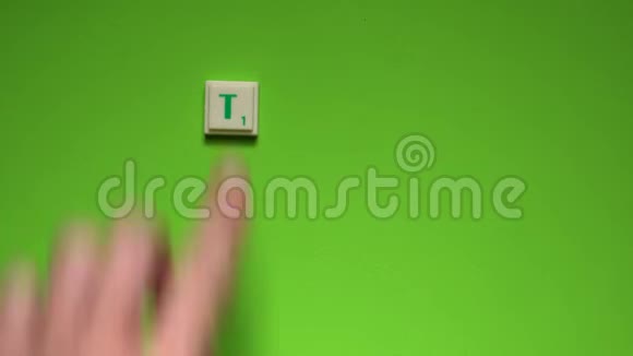 创建时间表的单词绿色背景上的字母视频的预览图