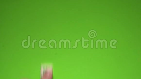 绿色背景字母时创建的字视频的预览图