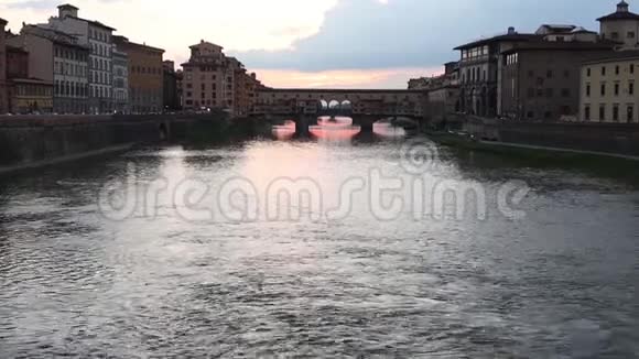 意大利佛罗伦萨的庞特韦奇奥日落视频的预览图
