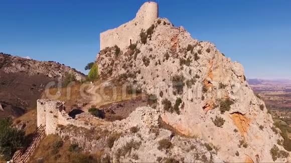 鸟瞰西班牙布尔戈斯卡斯蒂利亚和里昂的波扎德拉萨尔古堡遗址视频的预览图