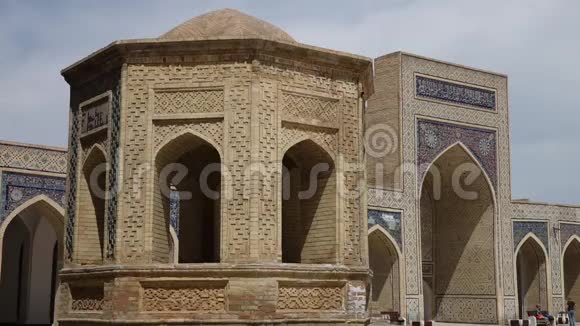 清真寺入口和塔楼视频的预览图