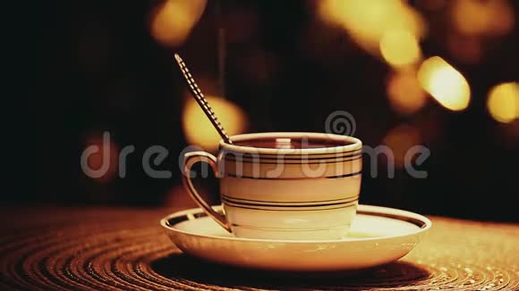 提供一个热茶杯汤匙金桶无人高清镜头视频的预览图