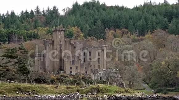 斯凯岛的邓维根城堡麦克里奥德的所在地苏格兰英国视频的预览图