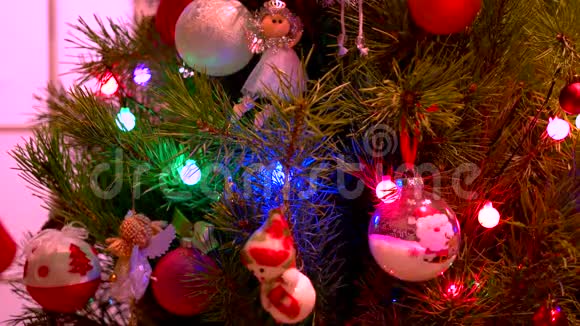 圣诞树背景与双灯视频的预览图