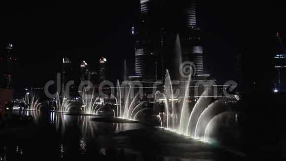 在迪拜跳舞喷泉视频的预览图
