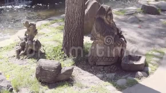 花园瀑布由石头制成视频的预览图