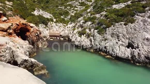 Zakynthos的Limnionas港海滩景观视频的预览图