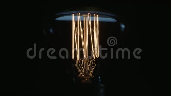 闪烁旋转的爱迪生灯泡启动视频的预览图