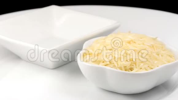 米饭糖浆倒在桌子上视频的预览图