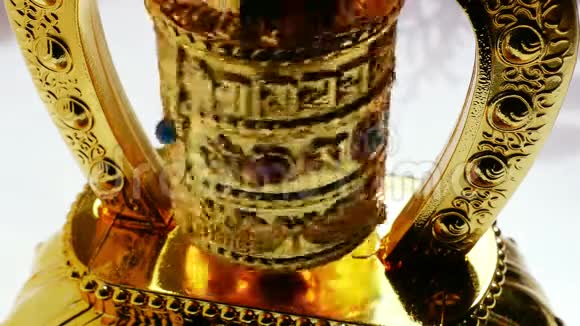 佛教金反射祈祷轮冥想4k视频的预览图