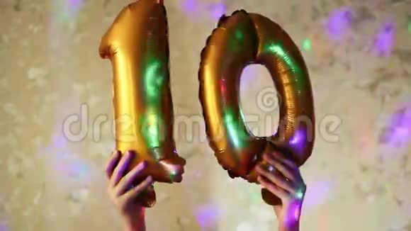 生日快乐金色数字气球视频的预览图