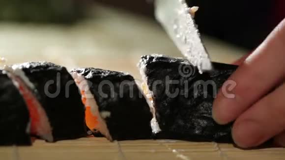 切寿司卷视频的预览图