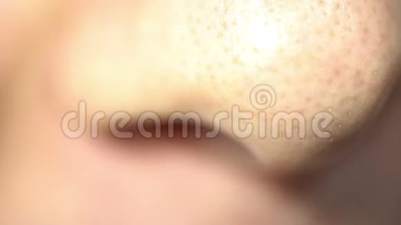 男性鼻息极度接近嗅觉人体解剖视频的预览图