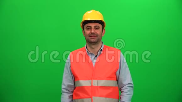 工程师的肖像视频的预览图