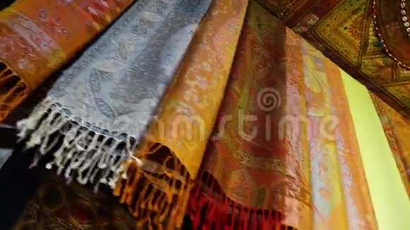 阿富汗五颜六色的围巾视频的预览图