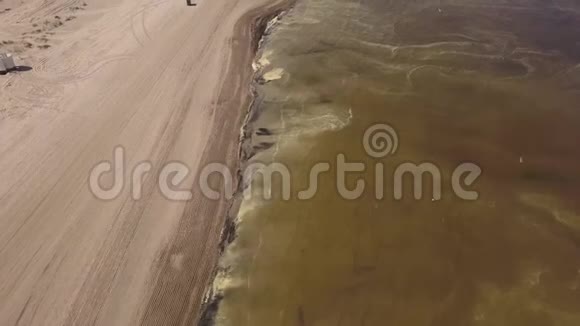 春天在Jurmala海滩鸟瞰图视频的预览图