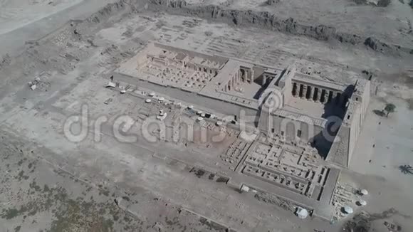 埃及的老麦地那哈布的Drone镜头麦地那哈布的拉米斯三世太平庙视频的预览图