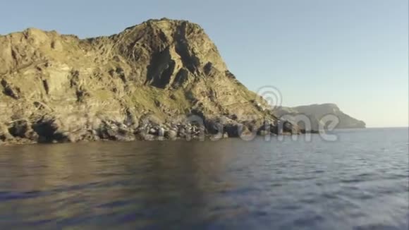 动态空中海岸镜头视频的预览图
