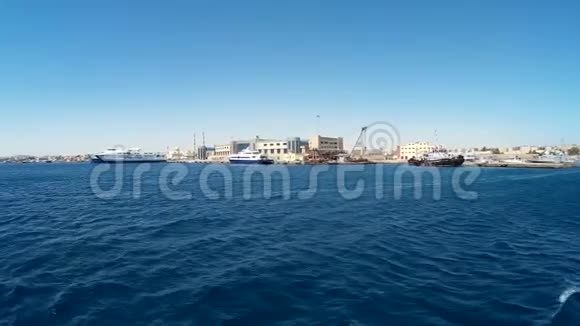 在红海的游船上乘船旅行视频的预览图