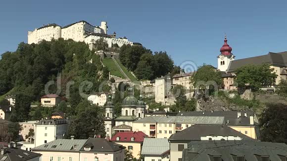 从大学到山要塞的景色奥地利萨尔茨堡纽伦堡修道院视频的预览图