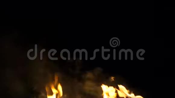 用烟雾燃烧火灾的视频视频的预览图