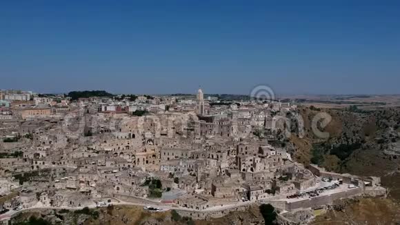 意大利南部Basilicata地区Matera古镇的鸟瞰图视频的预览图