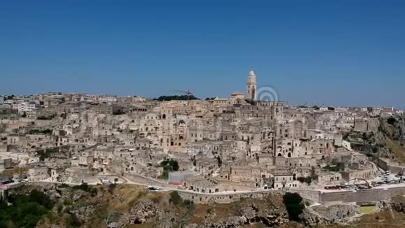 意大利南部Basilicata地区Matera古镇的鸟瞰图视频的预览图