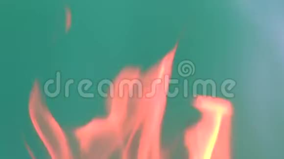 录像片段底部绿色屏幕背景起火视频的预览图