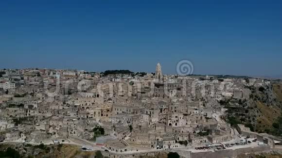 意大利南部Basilicata地区Matera古镇的鸟瞰图视频的预览图