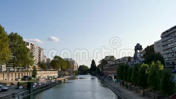 圣马廷运河是法国巴黎的一条河视频的预览图