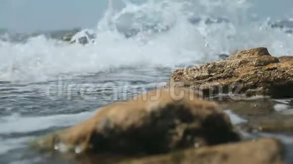 海浪在海边视频的预览图