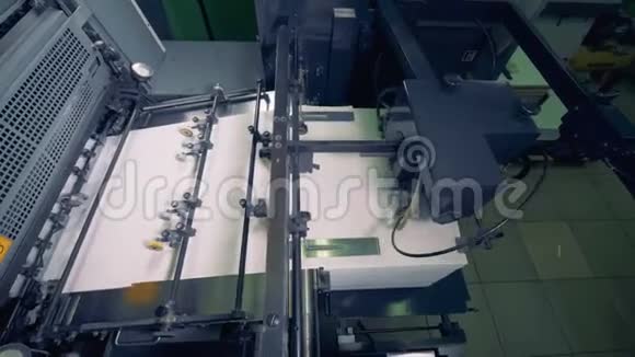 造纸机二级资源的处理特种设备在印刷厂工作视频的预览图