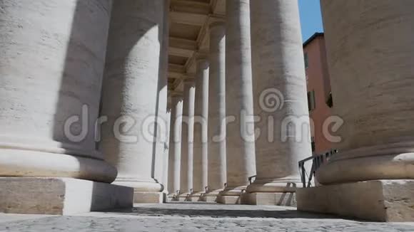 通过圣彼得广场罗马梵蒂冈专栏欣赏最佳风景视频的预览图
