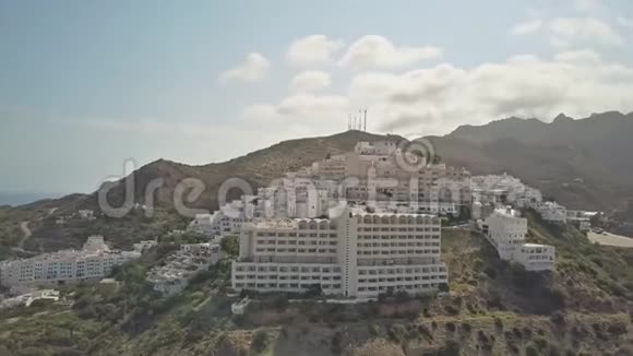 西班牙安达山区小镇的空中拍摄视频的预览图